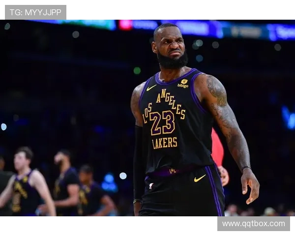 小詹皇首秀闪耀老特拉福德:姆贝乌莫曼联处子战攻防俱佳引热议